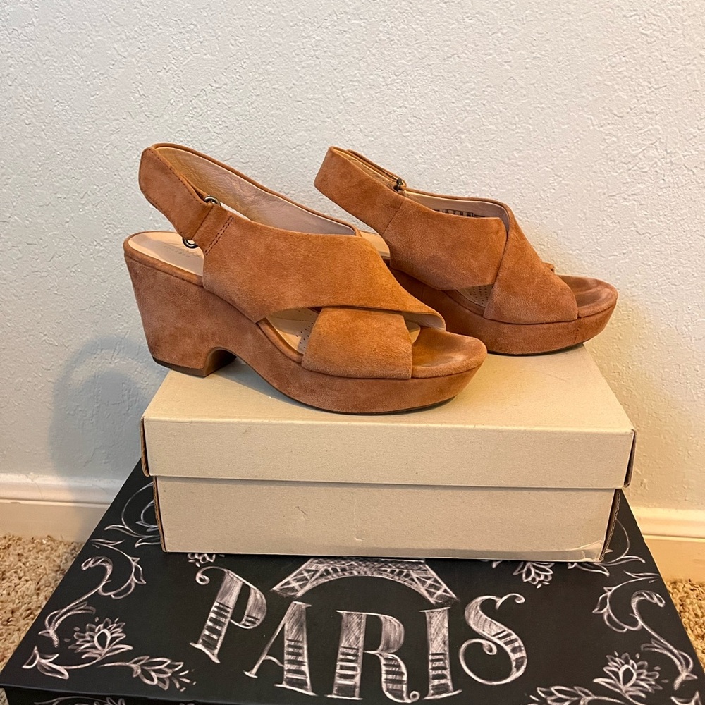 Women's Tan Wedge Sandals